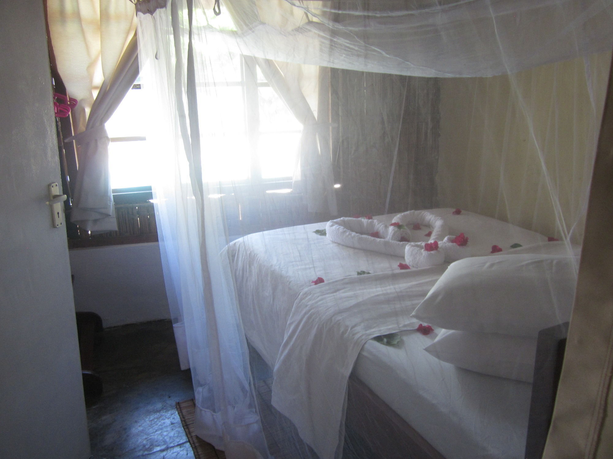 Baobab Beach Lodge And Backpackers Виланкулос Экстерьер фото
